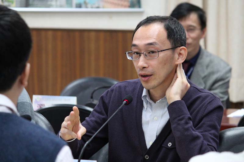 新進教師吳東川助理教授提問教卓及採購問題