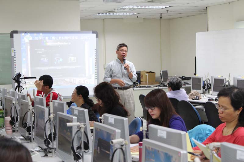 威力導演影片剪輯技巧課程由巨匠電腦陳永芳講師講授。